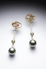 Earrings in 18K yellow gold, set with Ruby and sapphires, adorned with pearls from French Polynesia