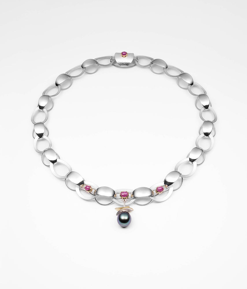 Sterling silver and 18-carat yellow gold necklace, set with ruby and adorned with a French Polynesia pearl