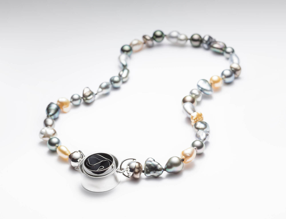 Sterling silver necklace with pearls from French Polynesia and the South Seas