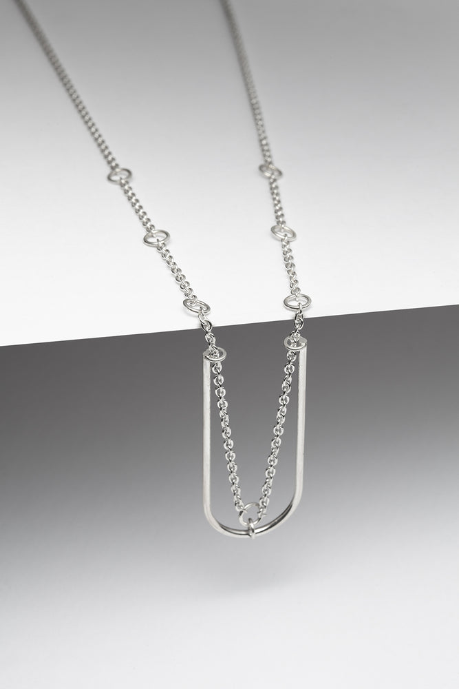 Capella pendant and its integrated chain