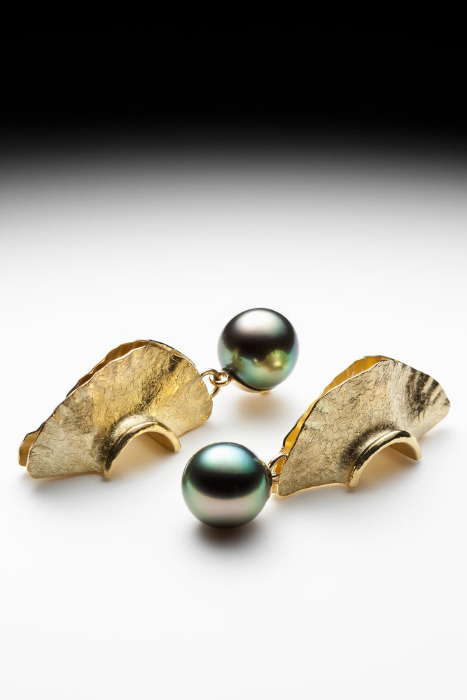 Boucles d'oreilles en or jaune 18 carats ornées de perles de Polynésie française